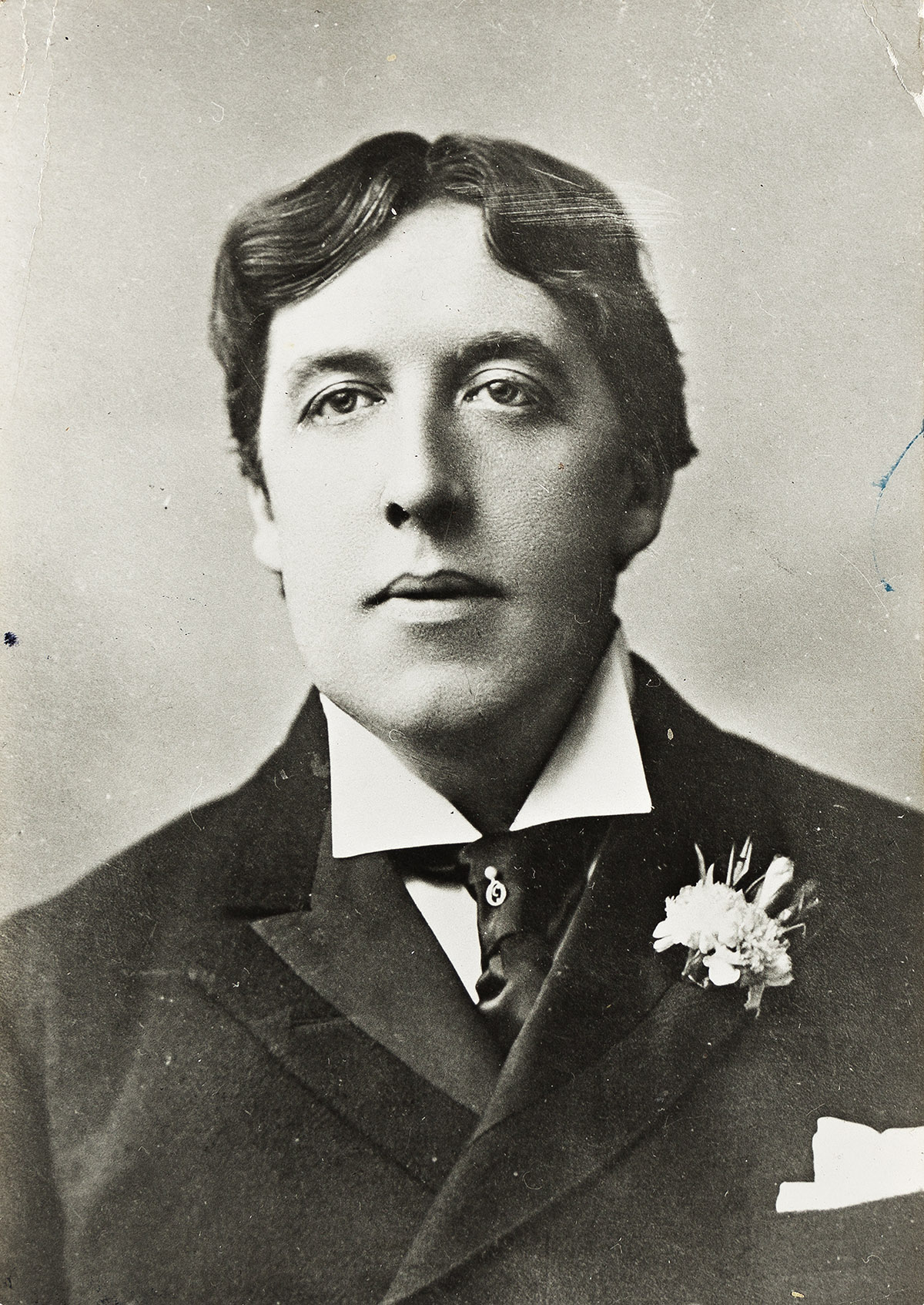 ALFRED ELLIS WALERY) Portrait of Oscar Wilde (1854 1900)